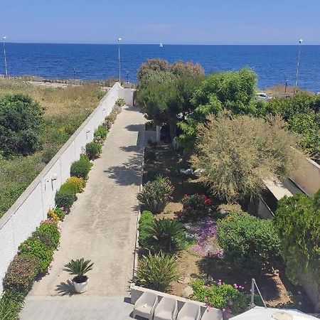 Seagull Apartments - Front And Sea View & Airport Барі Екстер'єр фото