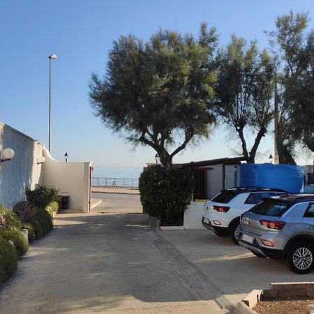 Seagull Apartments - Front And Sea View & Airport Барі Екстер'єр фото