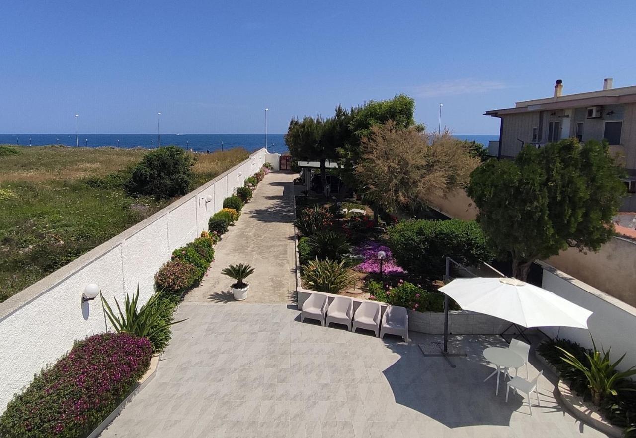 Seagull Apartments - Front And Sea View & Airport Барі Екстер'єр фото